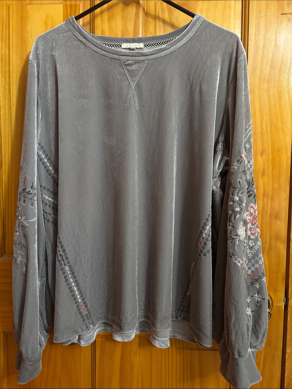 Women's Gray Embroidered Long-Sleeve Crewneck